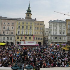 Crowd-in-Linz-234